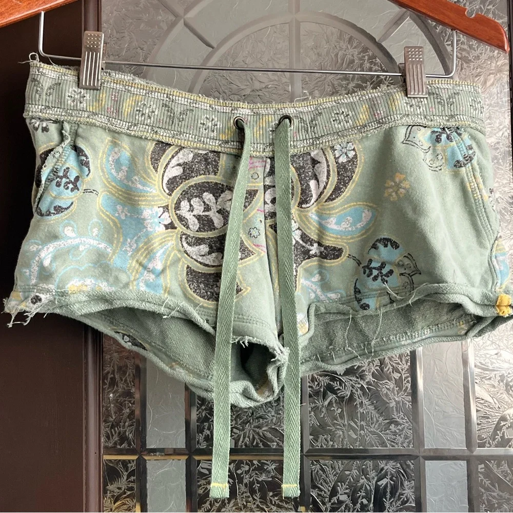 Old Navy Green Paisley Sleep Shorts - Picture 1 of 3